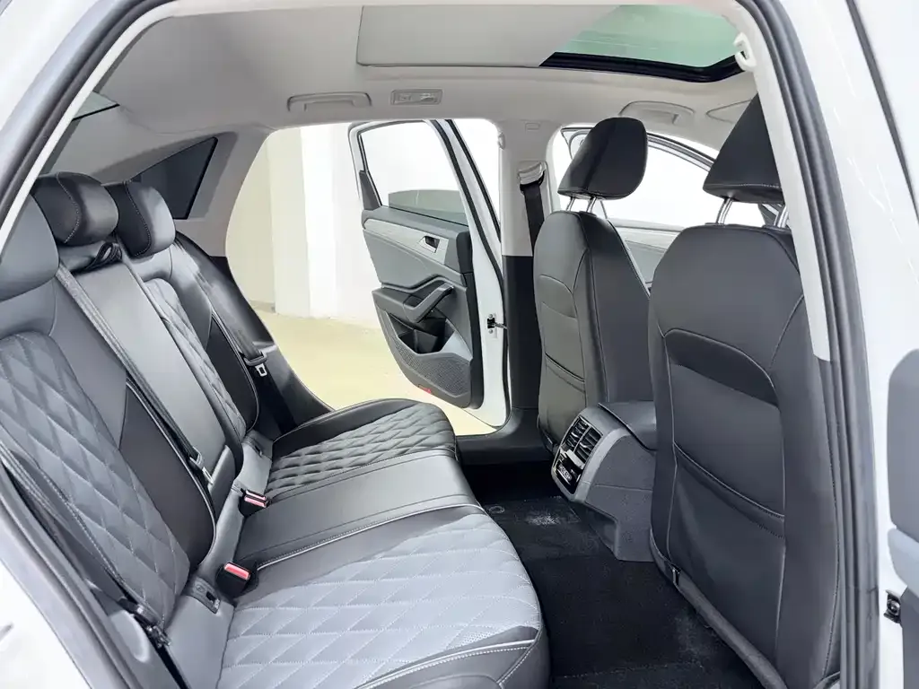 Volkswagen Sagitar 2023 из CN, фото 7