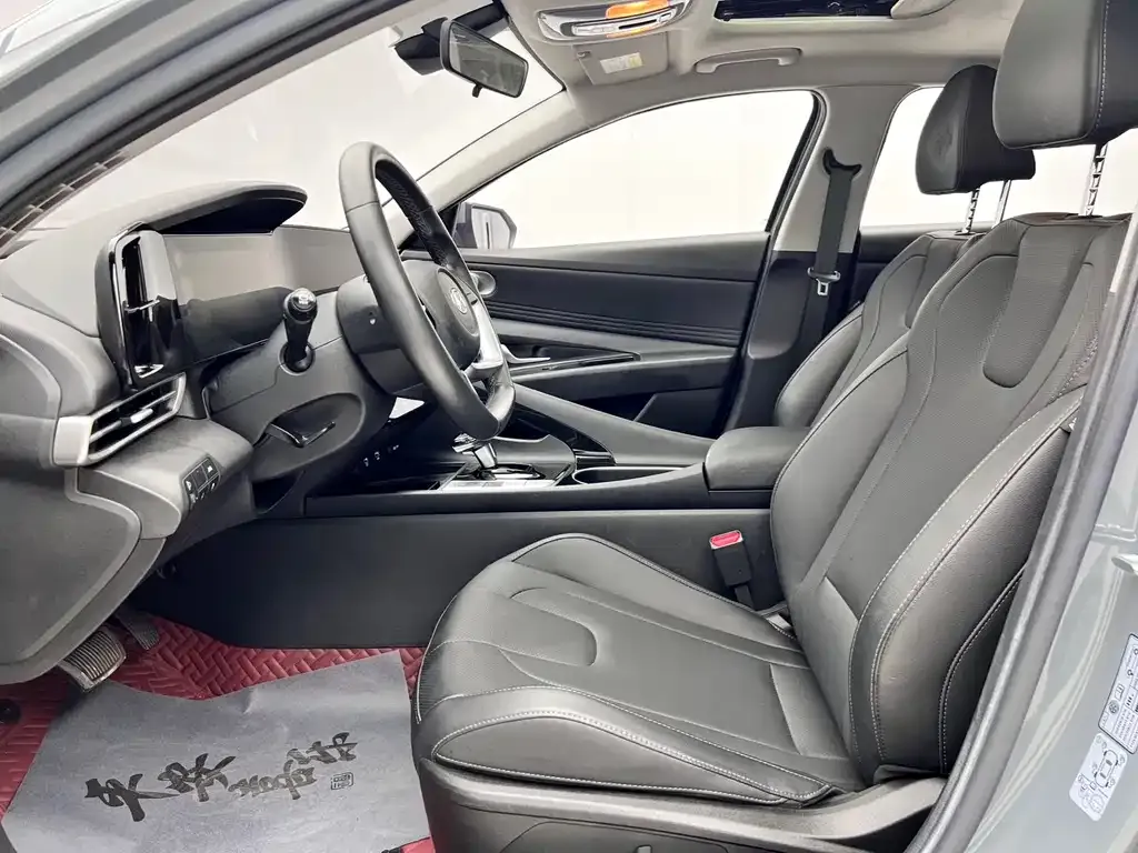 Hyundai Elantra — фото 10
