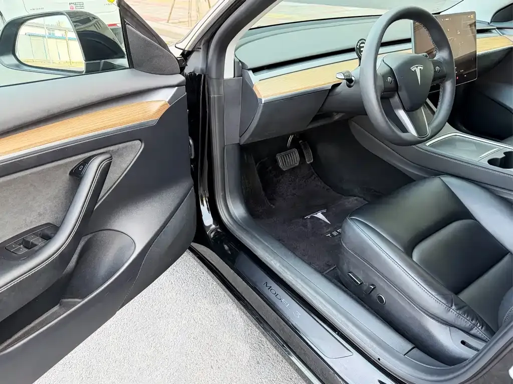 Tesla Model 3 — фото 6