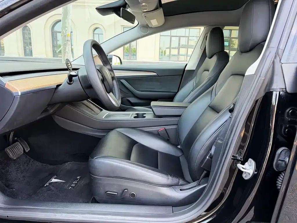 Tesla Model 3 — фото 4