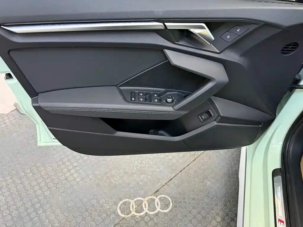 Audi A3 2023 из CN, фото 9