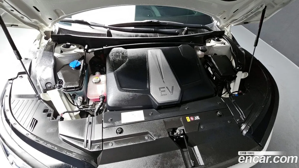 Kia EV6 2023 из KR, фото 8