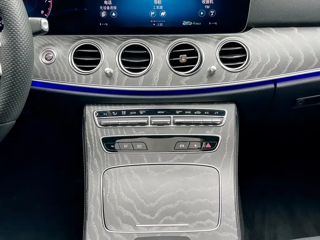 Mercedes-Benz E-Class — фото 2