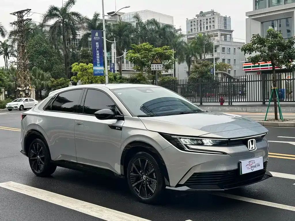 Honda e:NP2 — фото 8