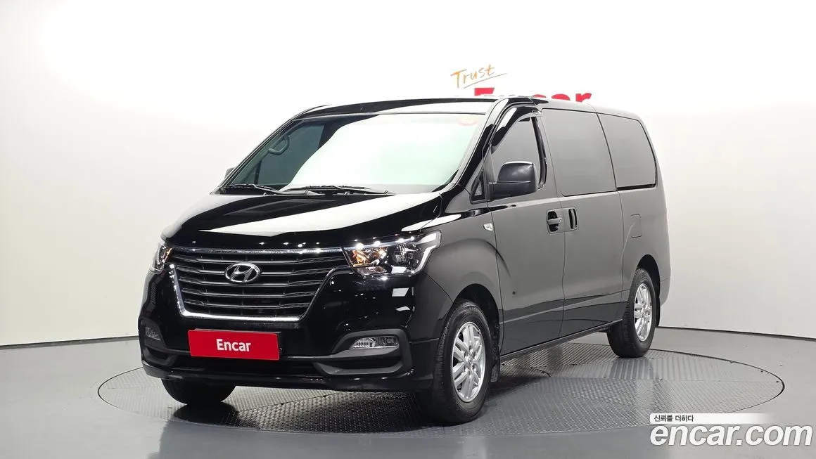 Hyundai Starex — фото 1