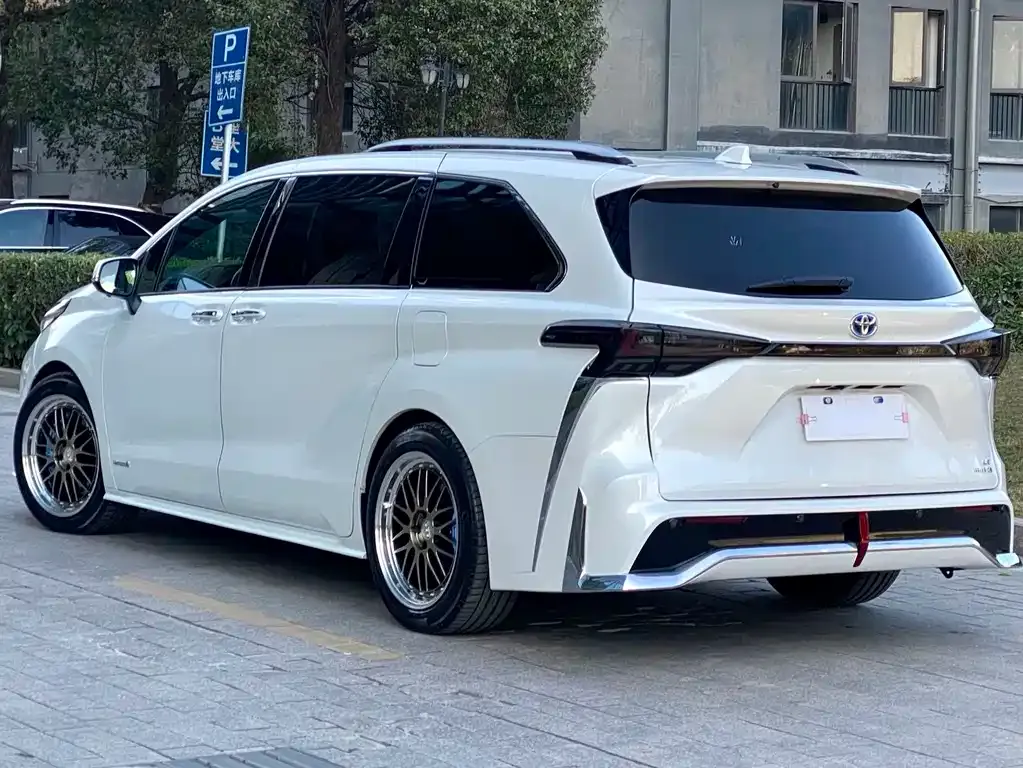 Toyota Sienna 2023 из CN, фото 7