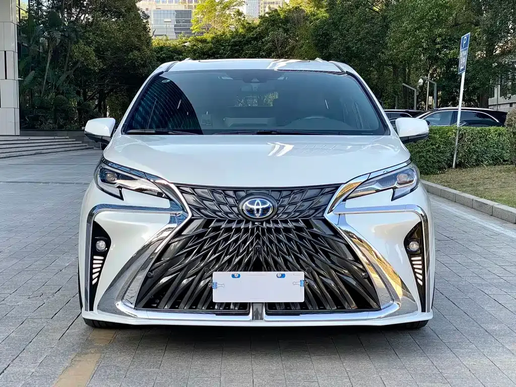 Toyota Sienna 2023 из CN, фото 9