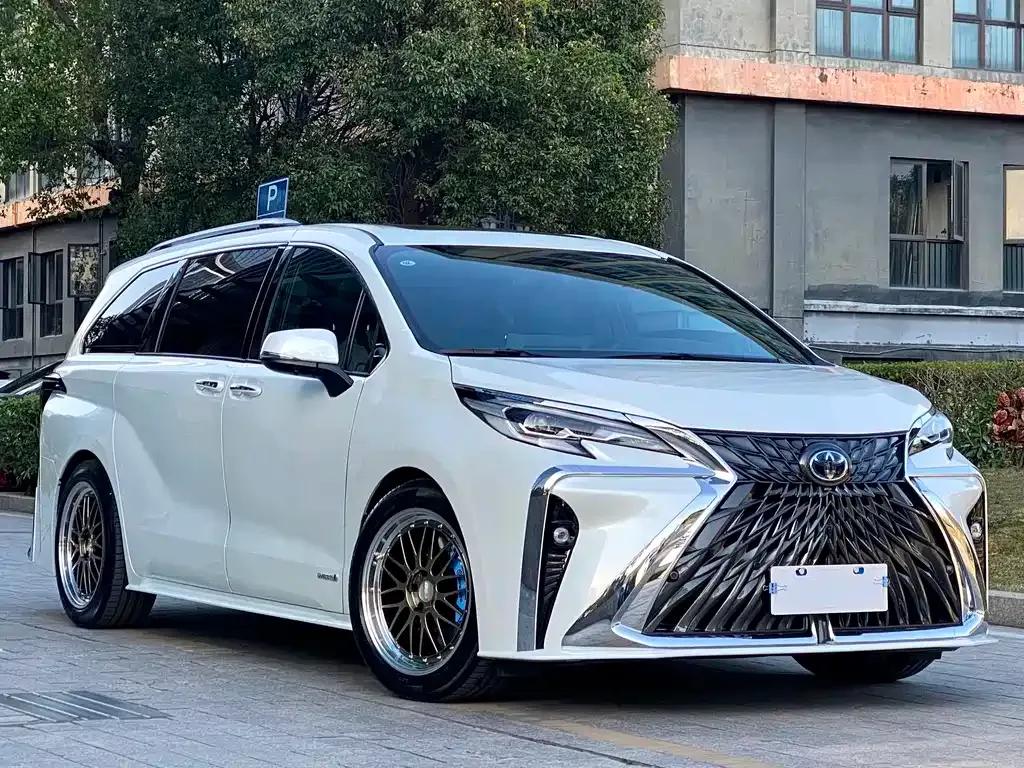 Toyota Sienna 2023 из CN, фото 10