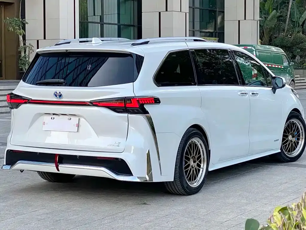 Toyota Sienna 2023 из CN, фото 6