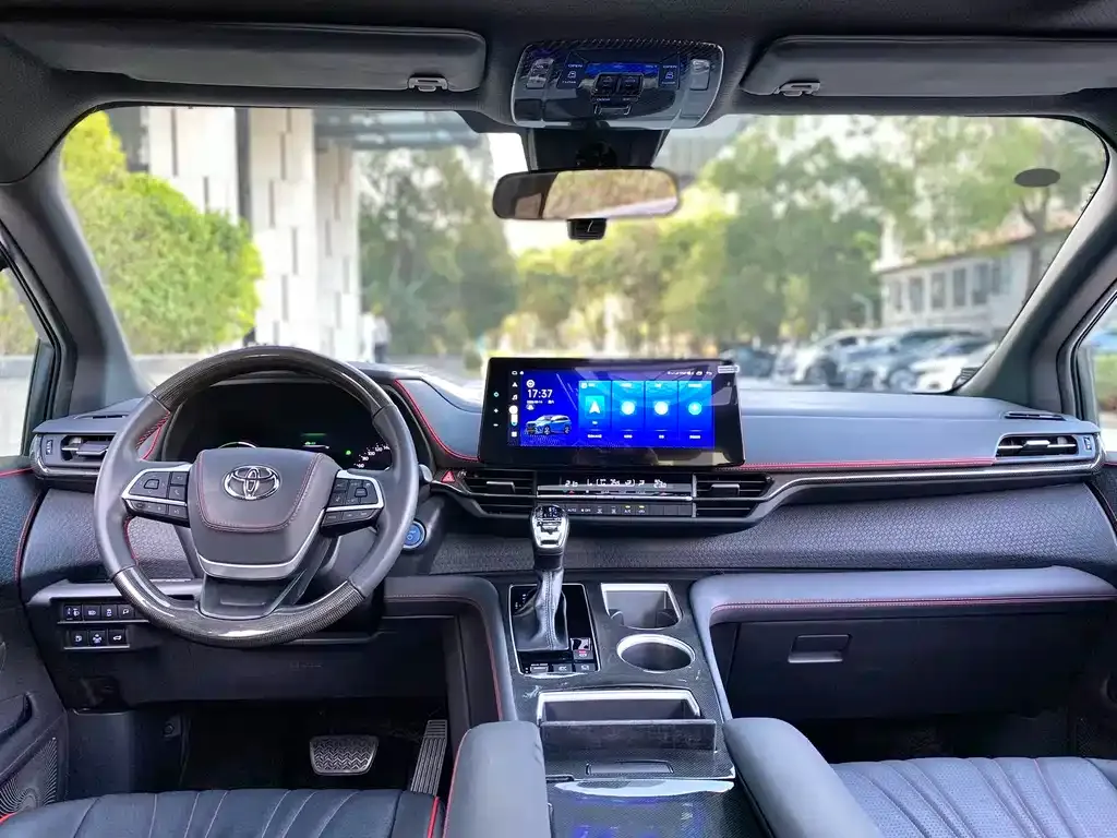 Toyota Sienna 2023 из CN, фото 3