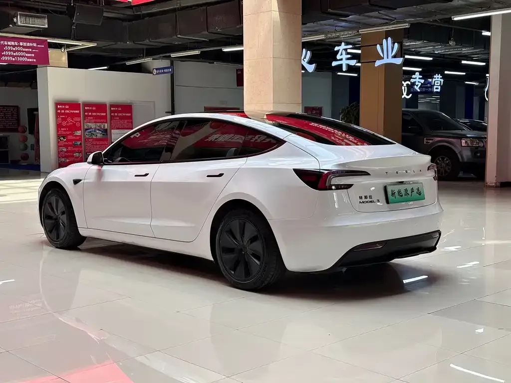 Tesla Model 3 — фото 10