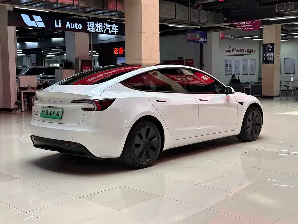 Tesla Model 3 — фото 4