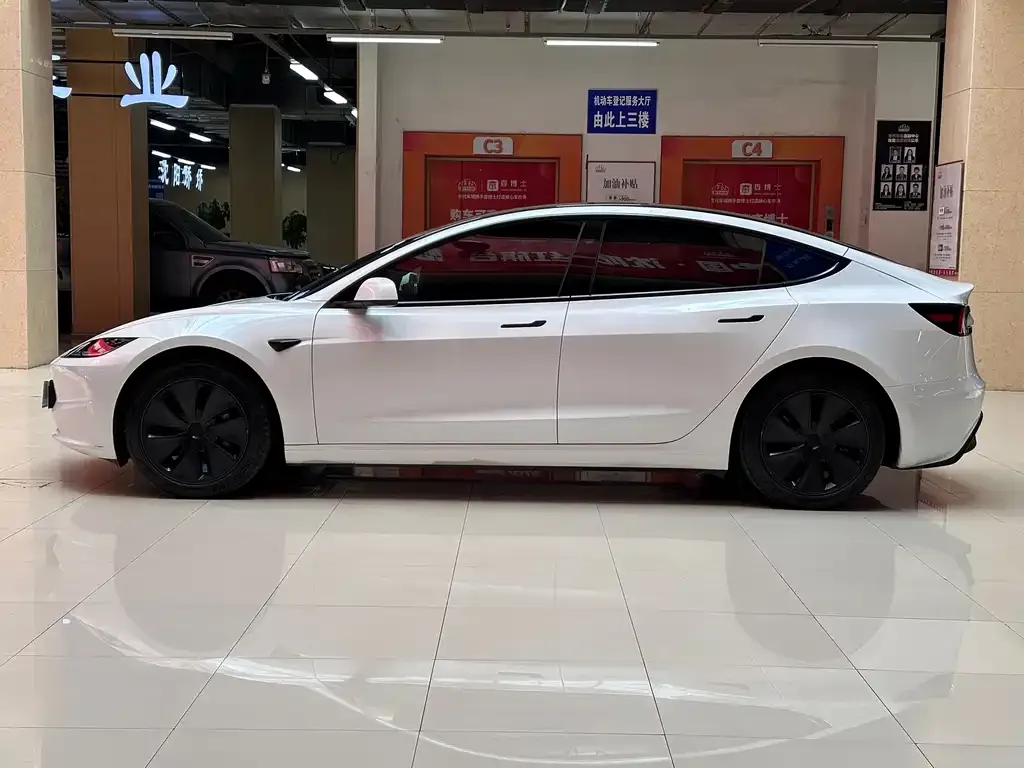 Tesla Model 3 — фото 7