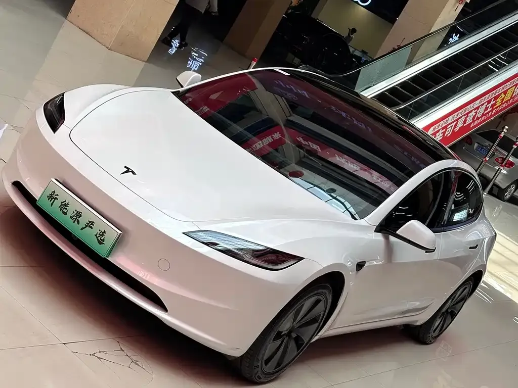 Tesla Model 3 — фото 9