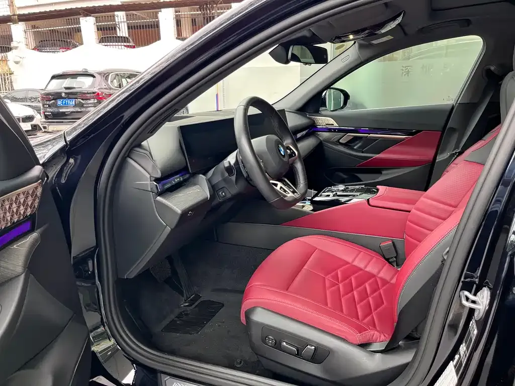 BMW 5 Series 2025 из CN, фото 4