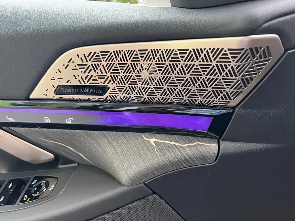 BMW 5 Series 2025 из CN, фото 7