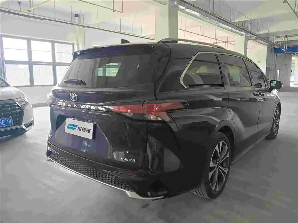Toyota Granvia — фото 8