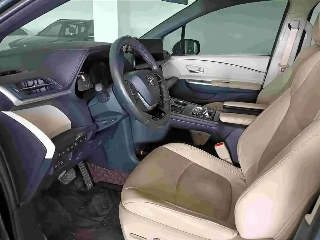 Toyota Granvia — фото 10