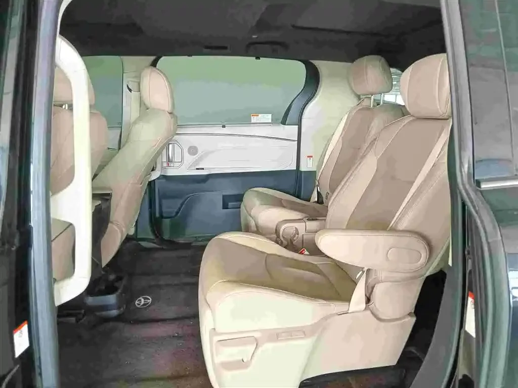 Toyota Granvia — фото 7