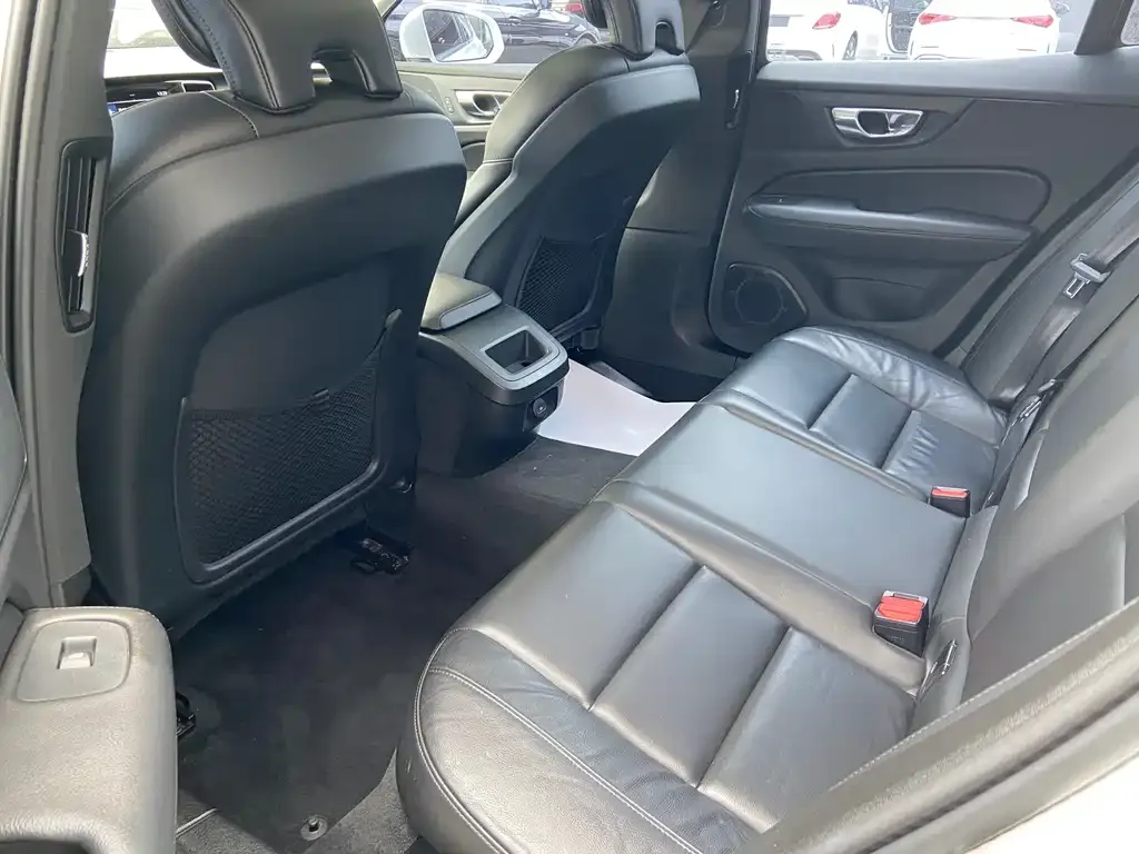 Volvo S60 2021 из CN, фото 4
