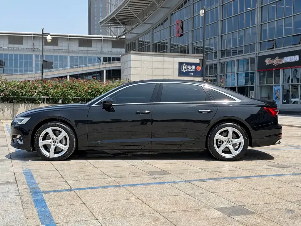 Audi A6L 2024 из CN, фото 10