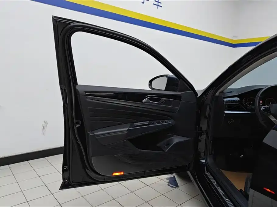 Volkswagen Passat 2023 из CN, фото 3