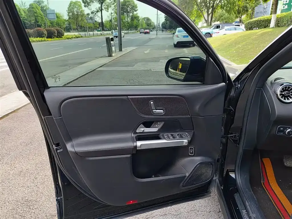 Mercedes-Benz GLB 2023 из CN, фото 3