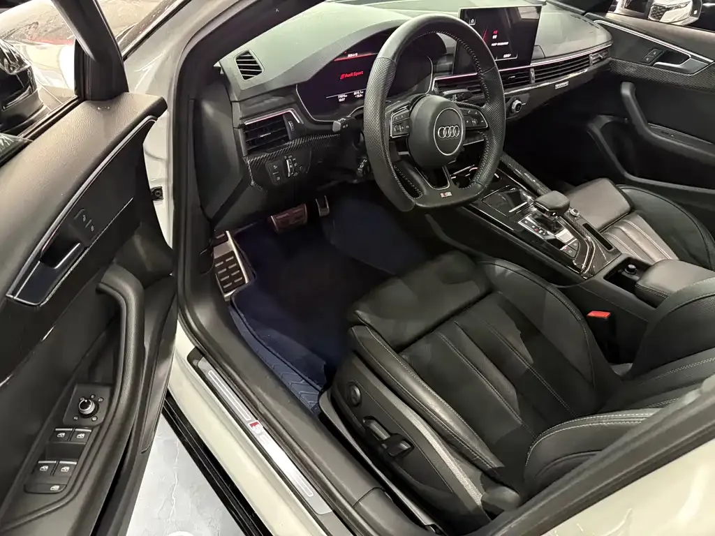 Audi A4L 2022 из CN, фото 10