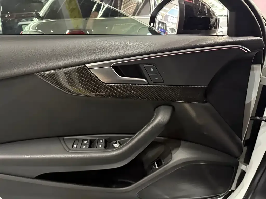 Audi A4L 2022 из CN, фото 2
