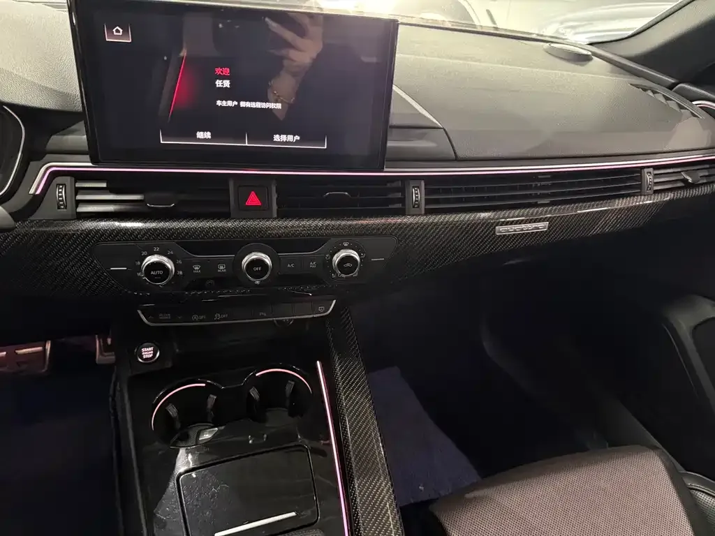 Audi A4L 2022 из CN, фото 5