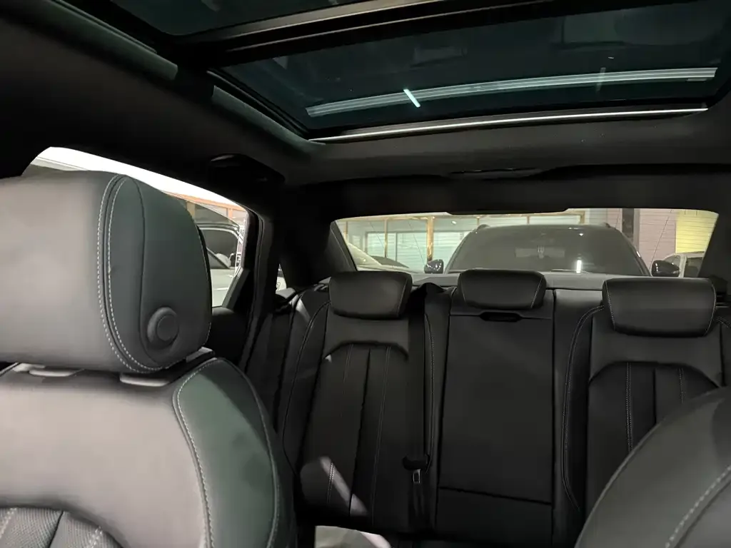 Audi A4L 2022 из CN, фото 9