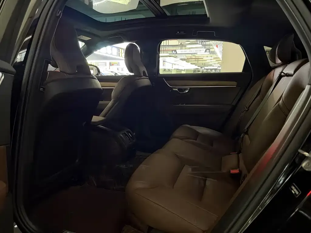 Volvo S90 2024 из CN, фото 2