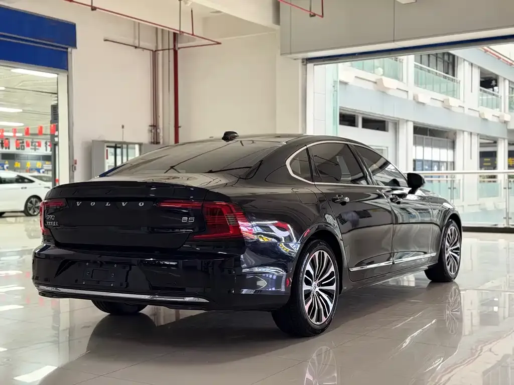 Volvo S90 2024 из CN, фото 3
