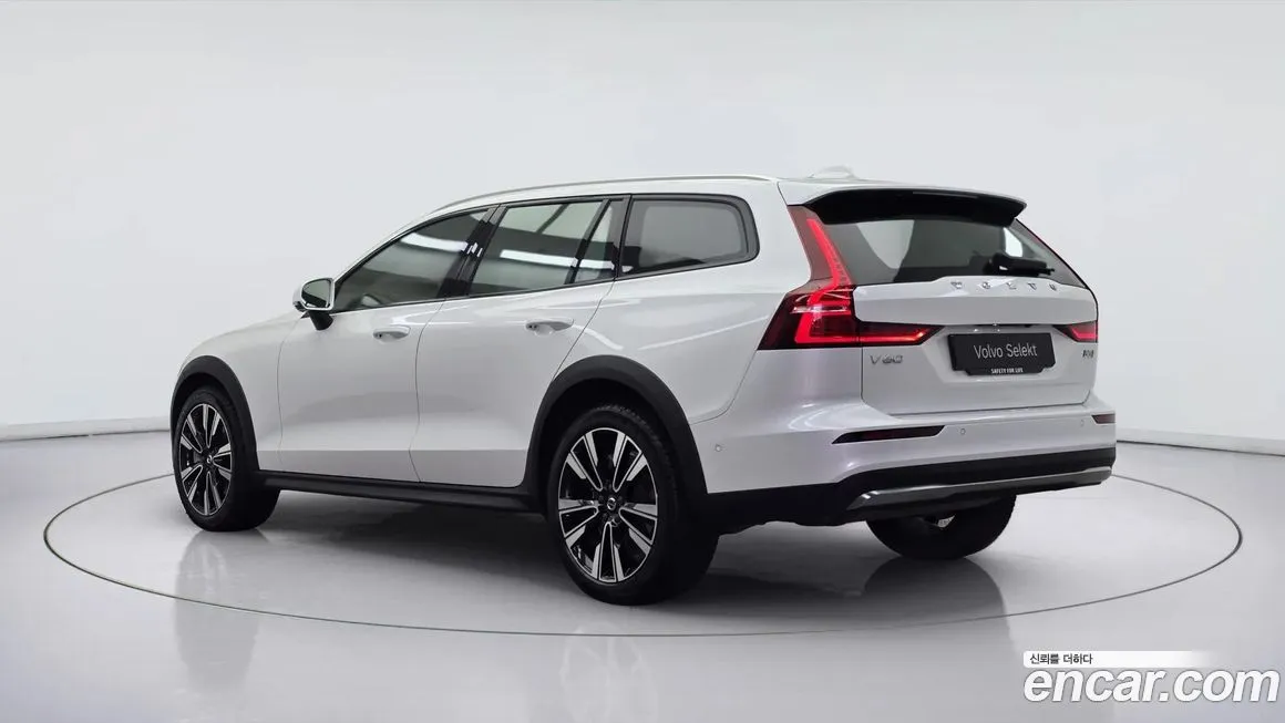 Volvo V60 2023 из KR, фото 3