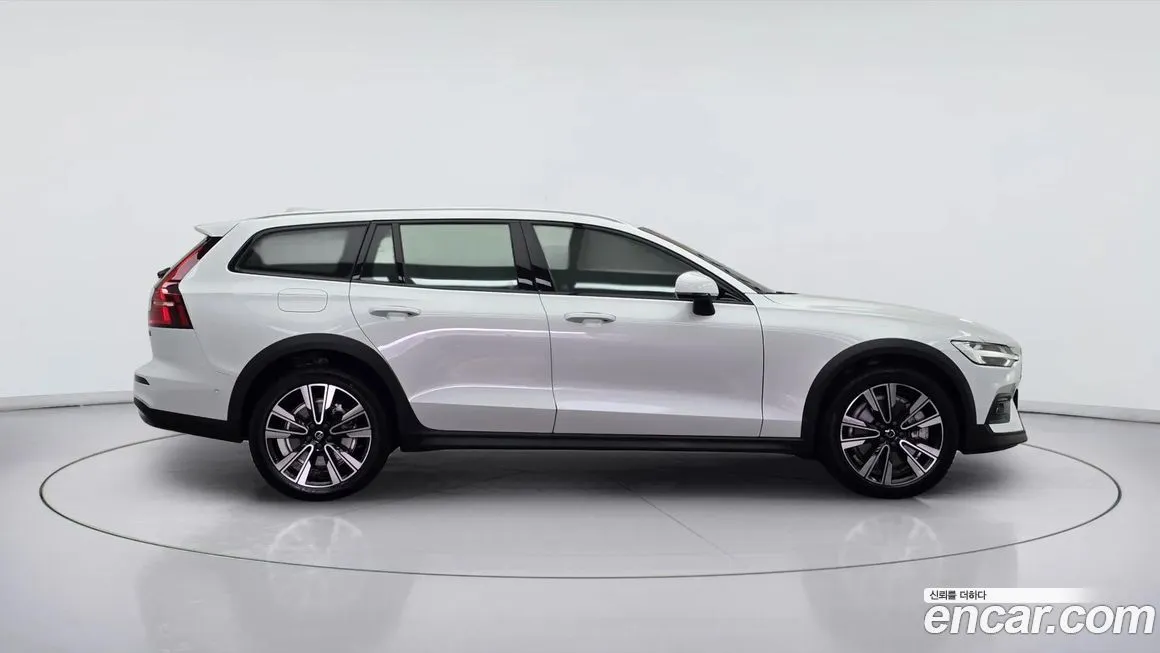 Volvo V60 2023 из KR, фото 2
