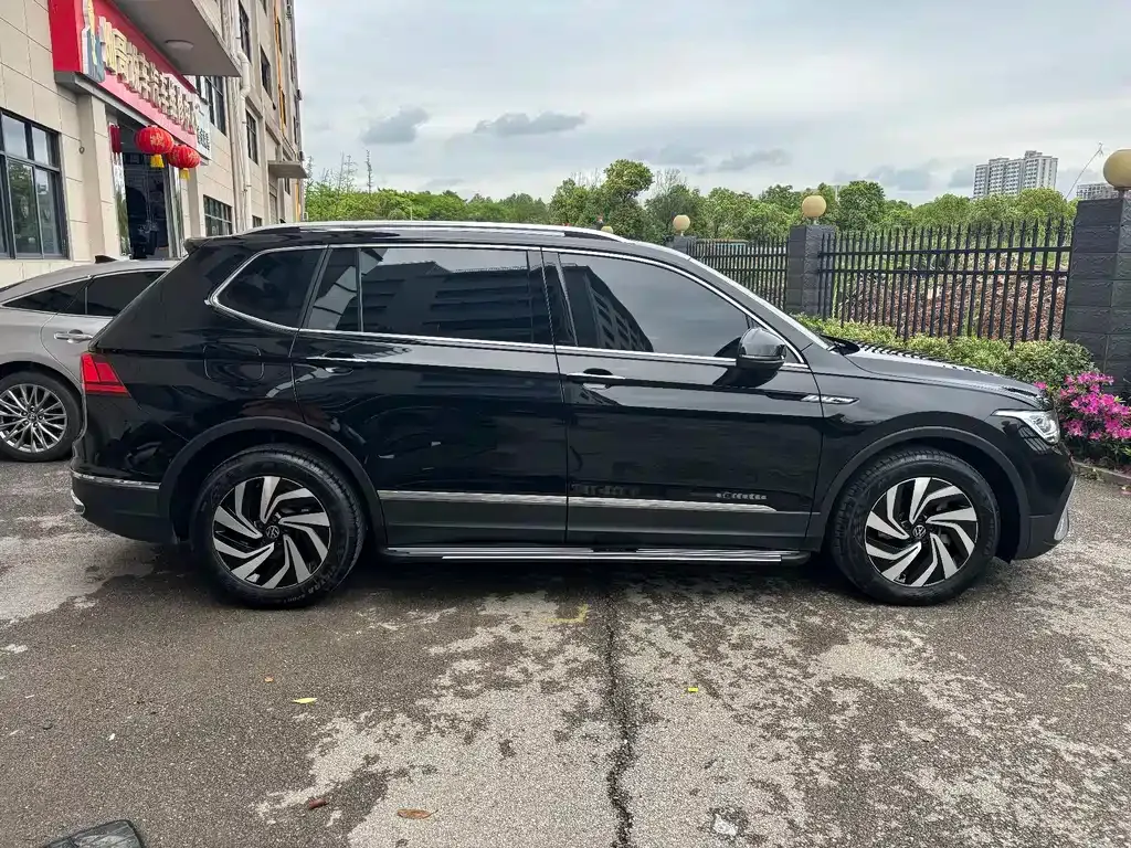 Volkswagen Tiguan L — фото 8