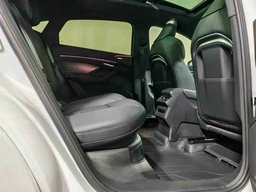 Audi Q6L Sportback e-tron 2025 из CN, фото 8