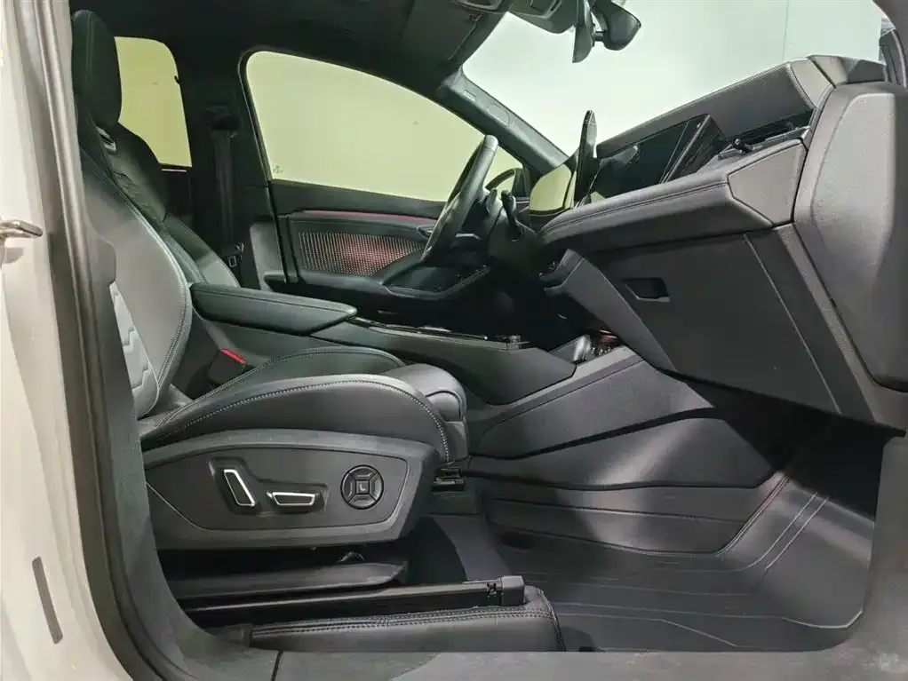 Audi Q6L Sportback e-tron 2025 из CN, фото 6