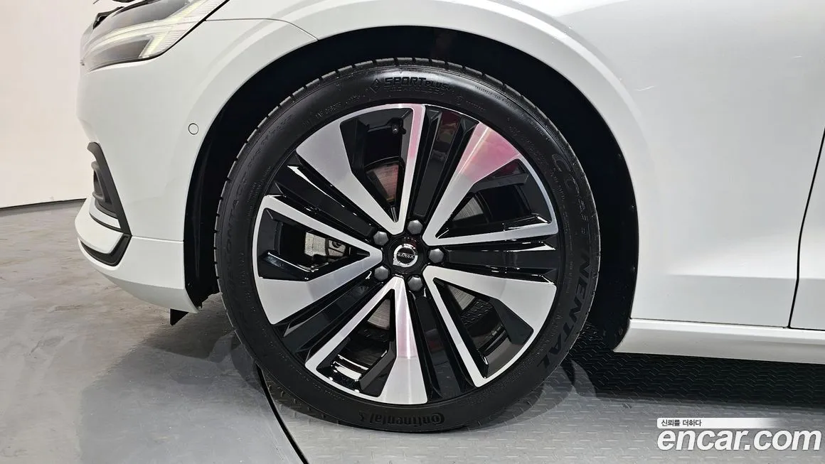 Volvo S60 2024 из KR, фото 4
