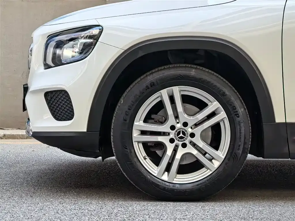 Mercedes-Benz GLB — фото 3