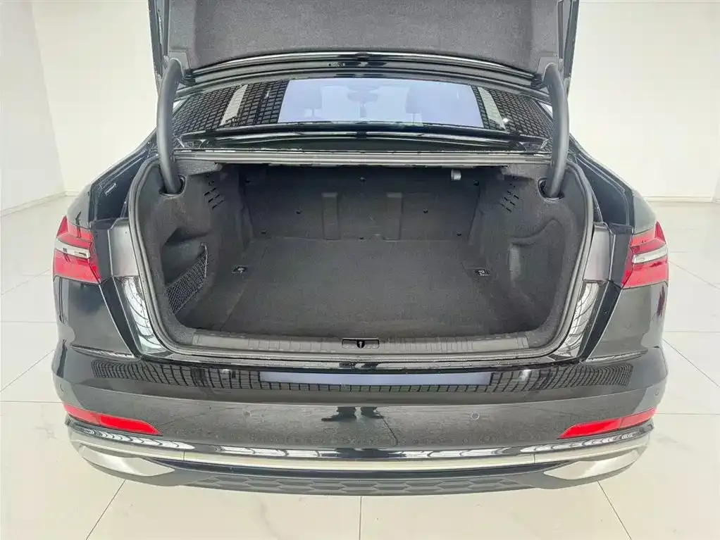 Audi A6L 2024 из CN, фото 10