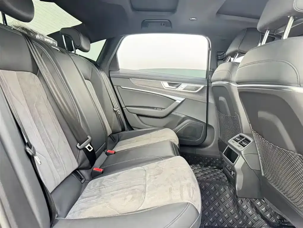 Audi A6L 2024 из CN, фото 5