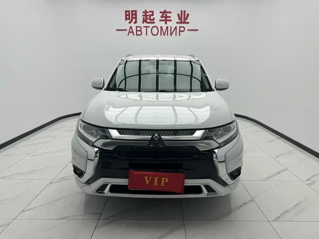 Mitsubishi Outlander 2023 из CN, фото 8