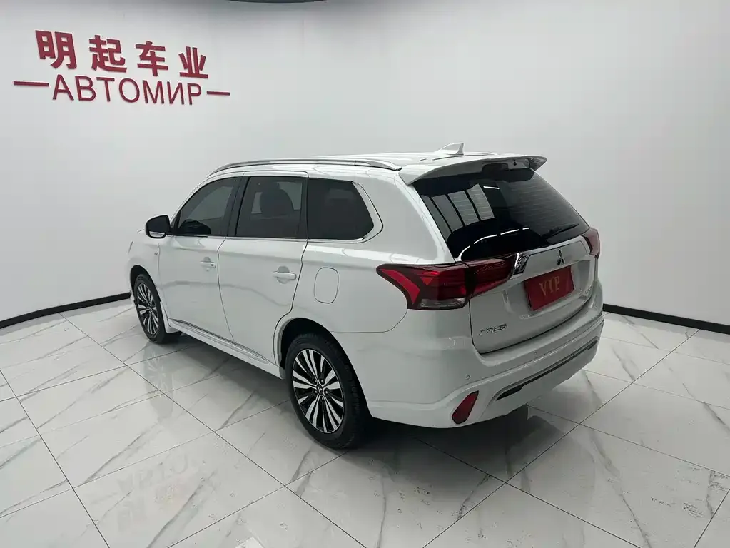 Mitsubishi Outlander 2023 из CN, фото 7