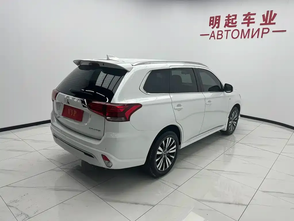 Mitsubishi Outlander 2023 из CN, фото 4