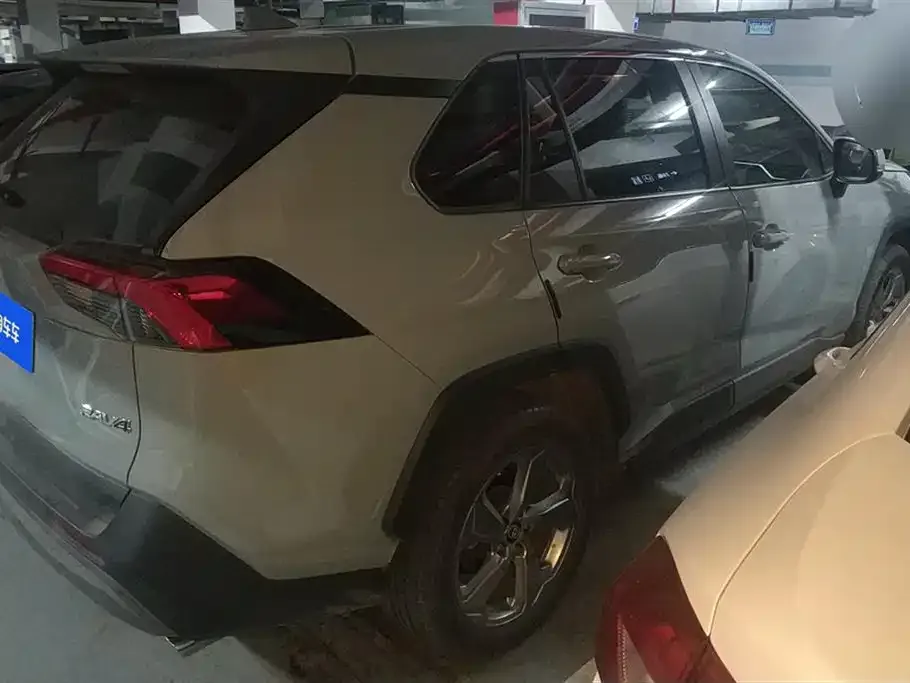 Toyota RAV4 2022 из CN, фото 4