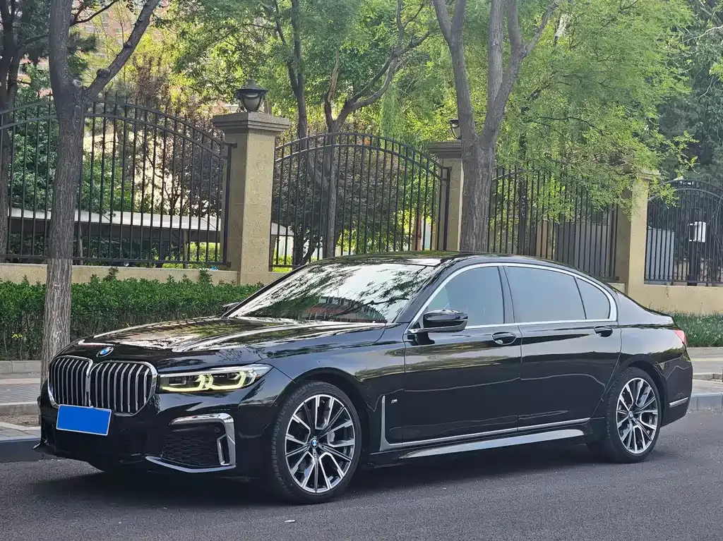 BMW 7 Series — фото 1