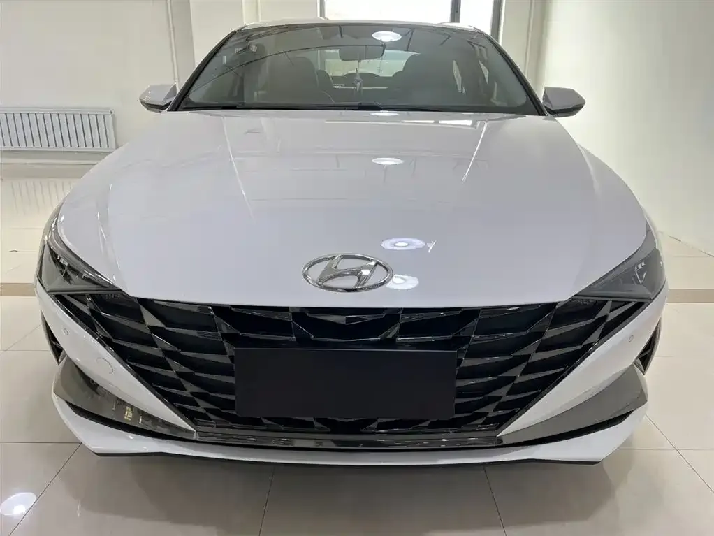 Hyundai Elantra — фото 4