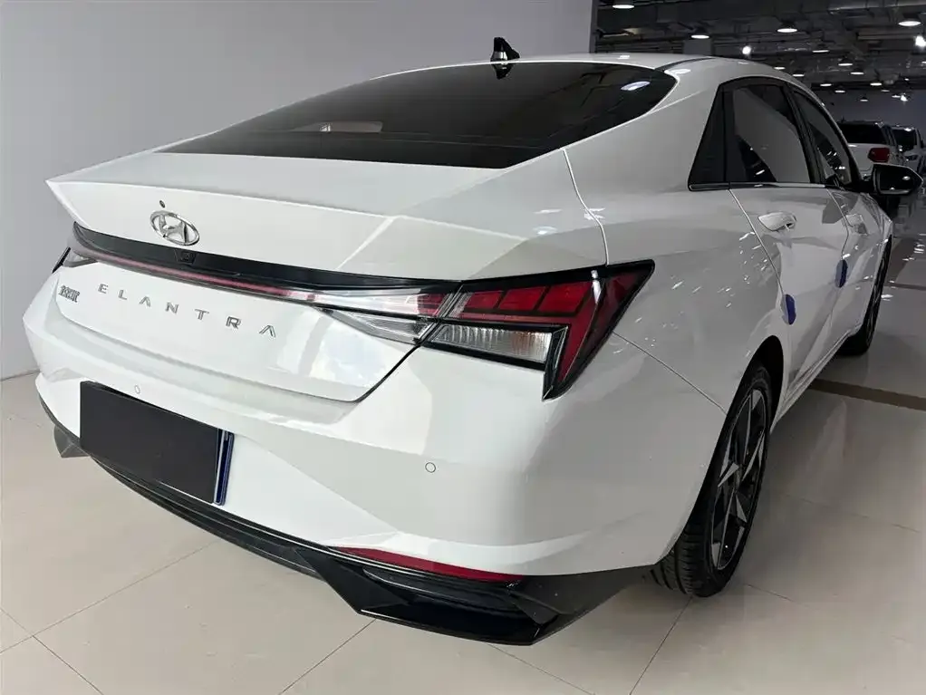 Hyundai Elantra — фото 5