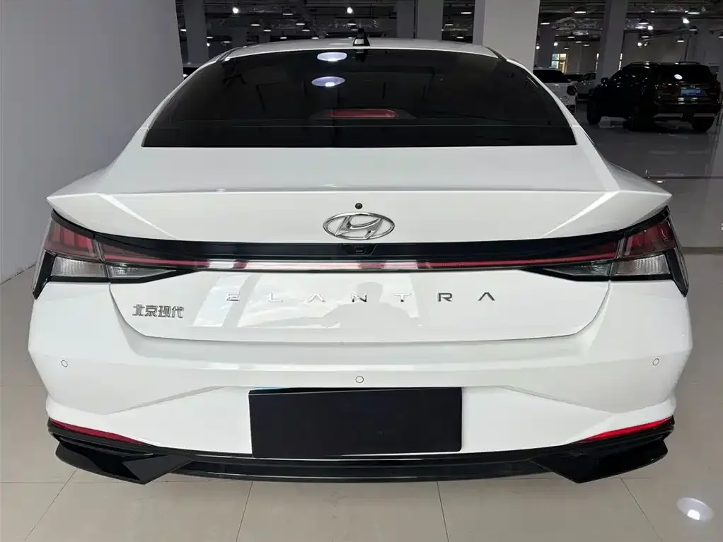 Hyundai Elantra — фото 2